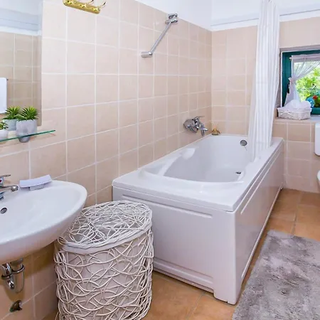 Ferienhaus Ognjistar In The Hinterland Of Makarska Riviera *