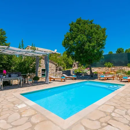 Ognjistar In The Hinterland Of Makarska Riviera * Zmijavci