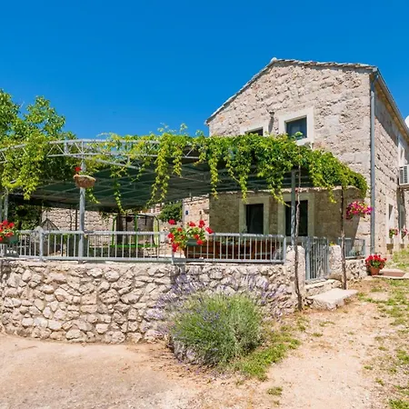 Ferienhaus Ognjistar In The Hinterland Of Makarska Riviera *