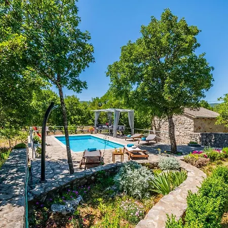 Ferienhaus Ognjistar In The Hinterland Of Makarska Riviera Zmijavci