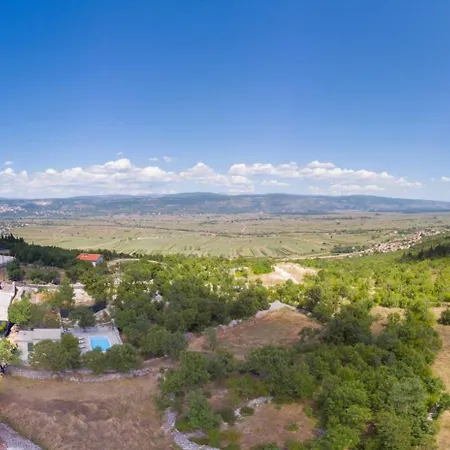 Holiday home Ognjistar In The Hinterland Of Makarska Riviera Zmijavci
